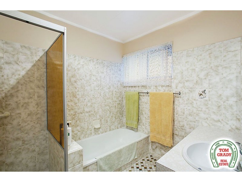 2 Grevillea Avenue, Southside QLD 4570