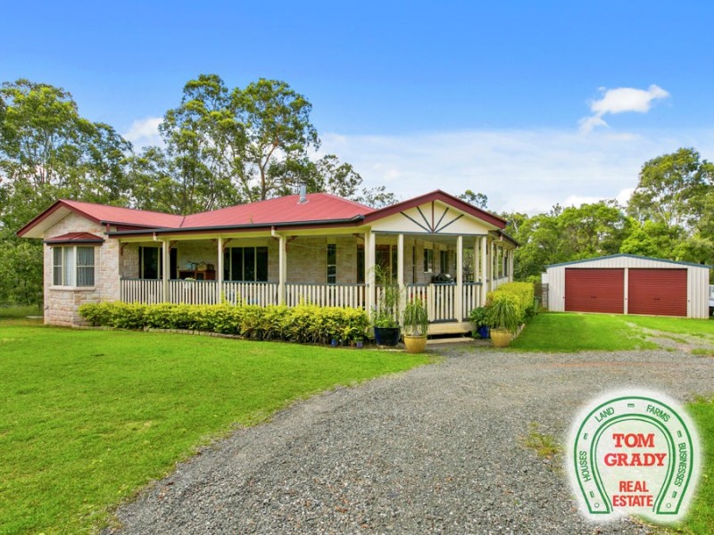 18 Deakin Court, Southside QLD 4570