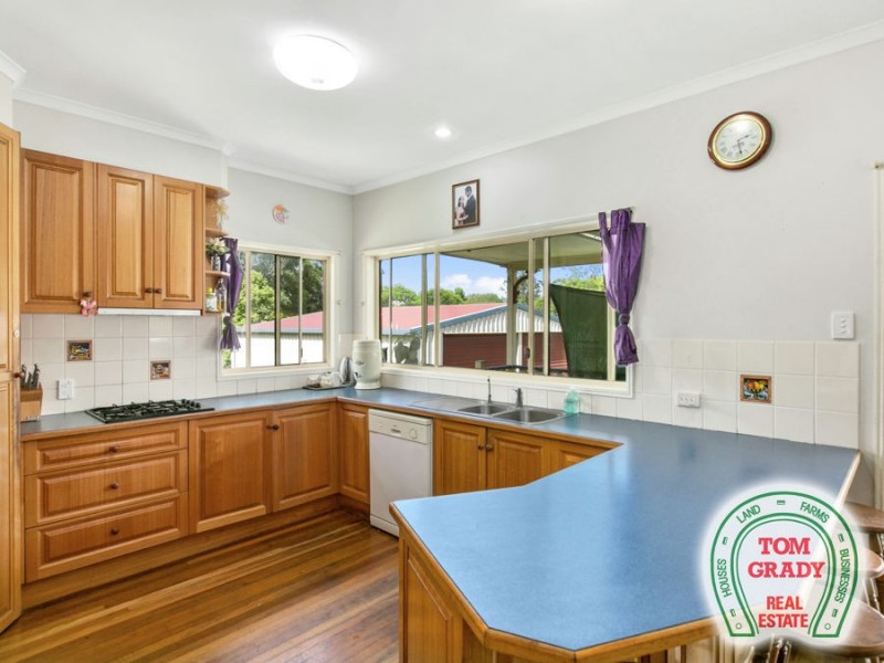 18 Deakin Court, Southside QLD 4570