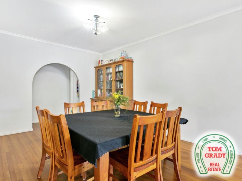 18 Deakin Court, Southside QLD 4570