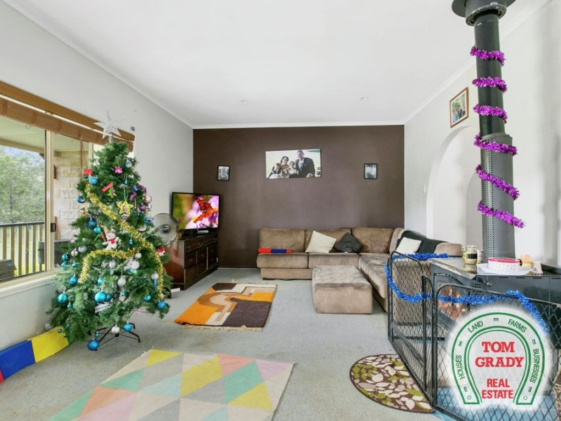 18 Deakin Court, Southside QLD 4570