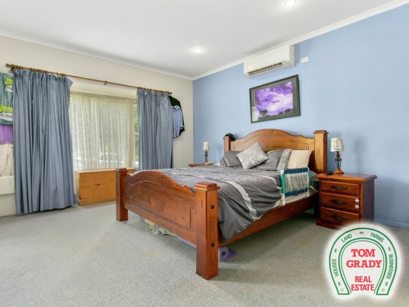 18 Deakin Court, Southside QLD 4570