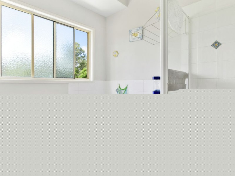 18 Deakin Court, Southside QLD 4570