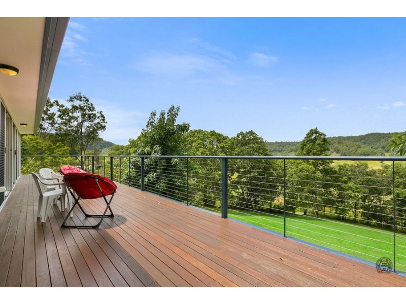 8 Thompson Road, Ross Creek QLD 4570