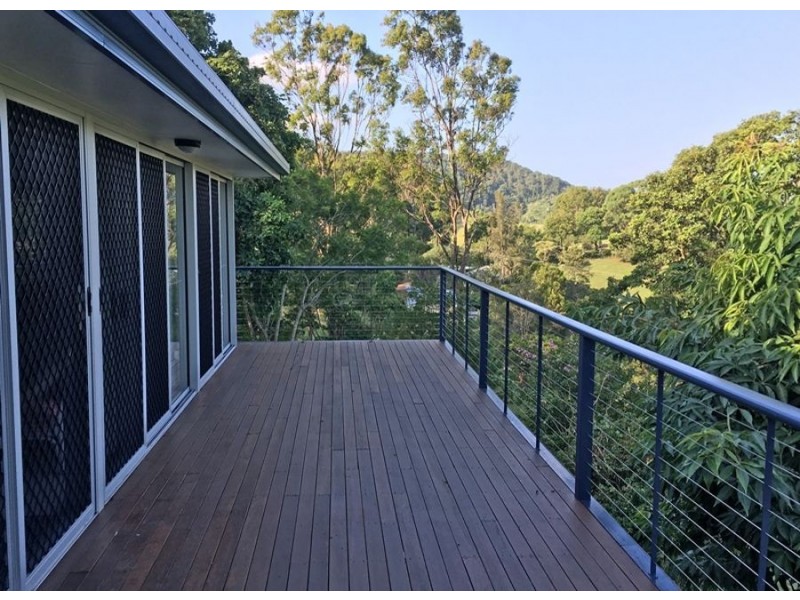 8 Thompson Road, Ross Creek QLD 4570