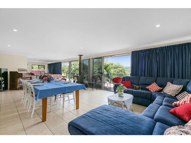 8 Thompson Road, Ross Creek QLD 4570