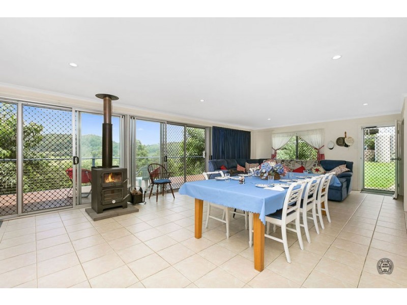 8 Thompson Road, Ross Creek QLD 4570