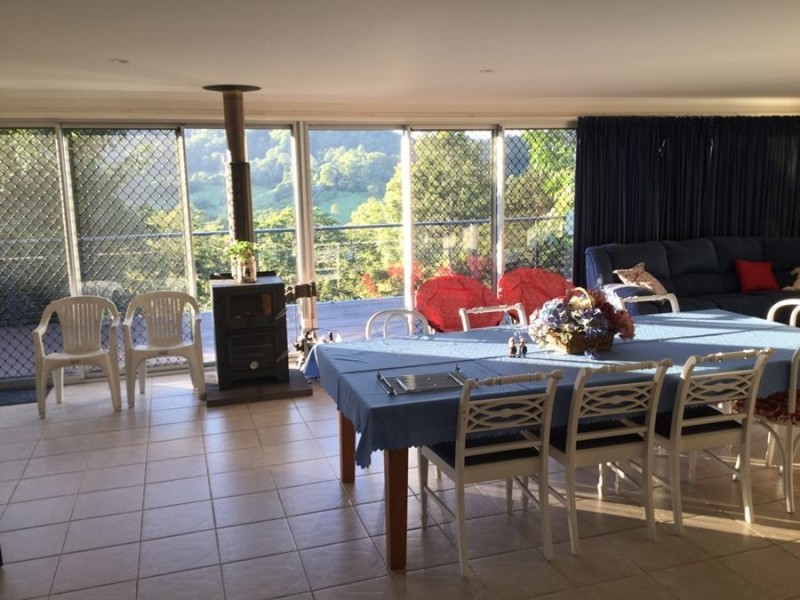 8 Thompson Road, Ross Creek QLD 4570