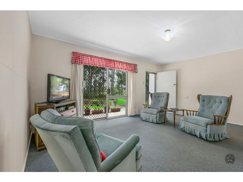 8 Thompson Road, Ross Creek QLD 4570