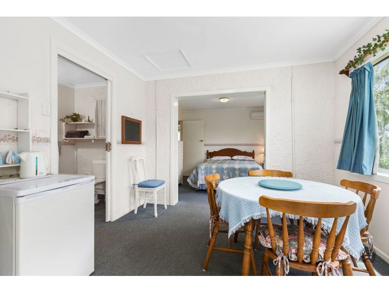 8 Thompson Road, Ross Creek QLD 4570