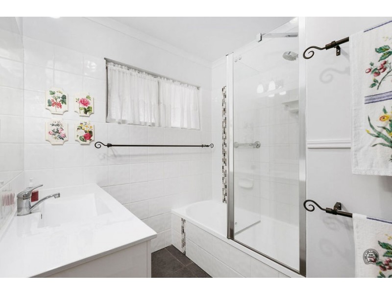 8 Thompson Road, Ross Creek QLD 4570