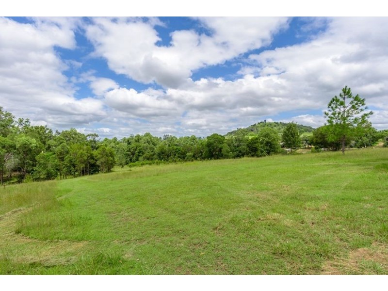 561 McIntosh Creek Road, Mcintosh Creek QLD 4570
