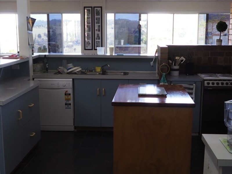 102 Hinchcliffes Road, Sunny Nook QLD 4605