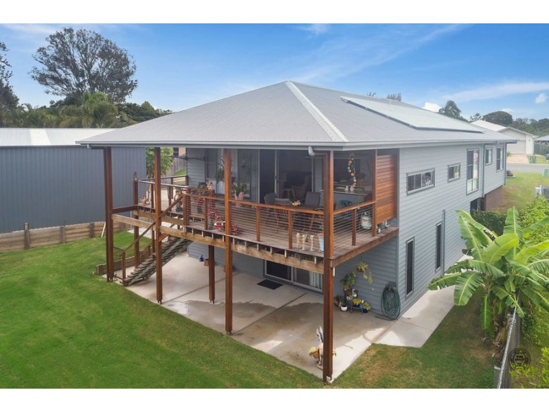 5 Diamond Court, Southside QLD 4570