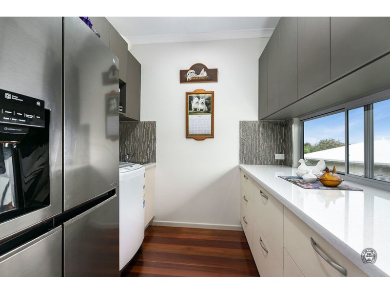 5 Diamond Court, Southside QLD 4570
