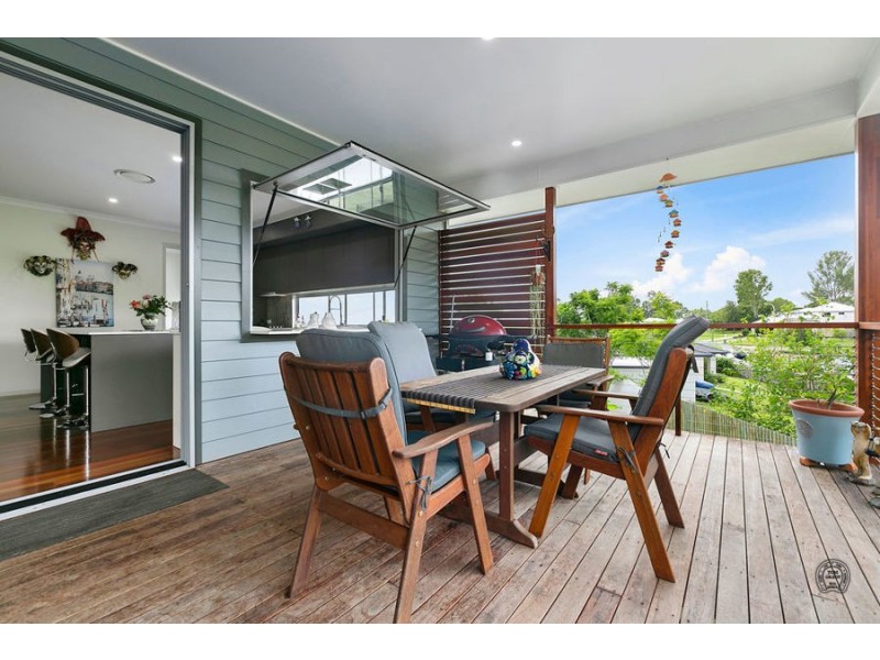 5 Diamond Court, Southside QLD 4570