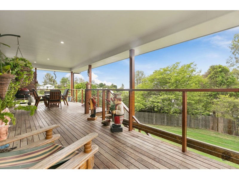 5 Diamond Court, Southside QLD 4570
