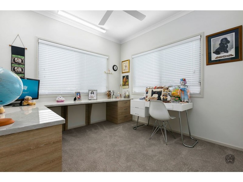 5 Diamond Court, Southside QLD 4570