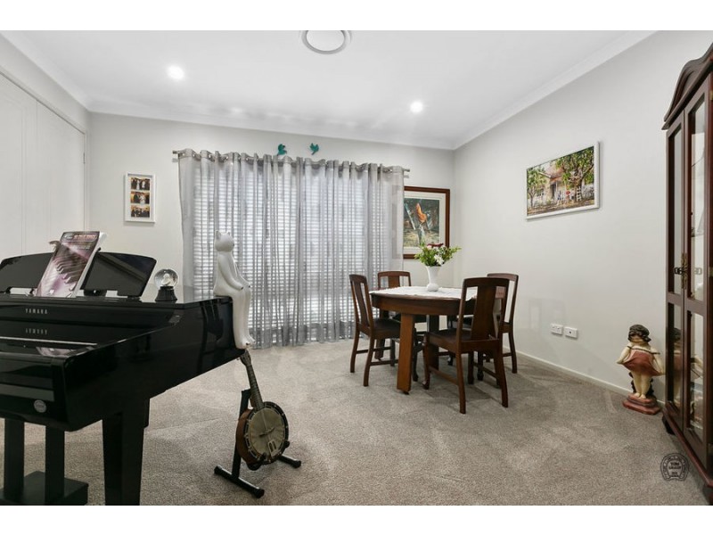 5 Diamond Court, Southside QLD 4570