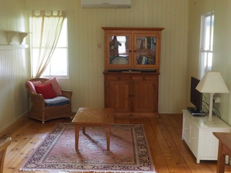 6 Booubyjan Street, Goomeri QLD 4601