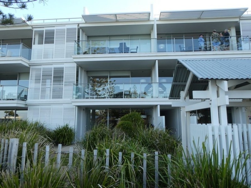 Unit 1 – 110 Rainbow Beach Road, Rainbow Beach QLD 4581