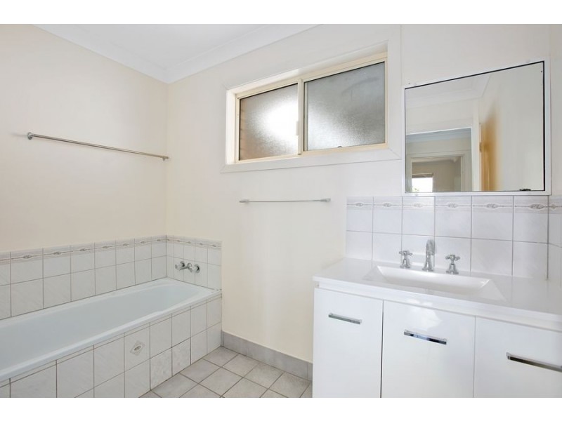 3 Westphal Court, Southside QLD 4570