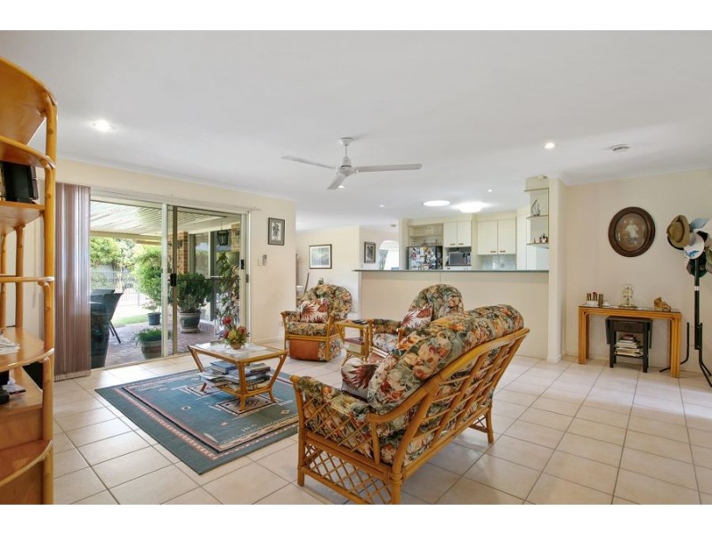 6 Farmborough Court, Southside QLD 4570