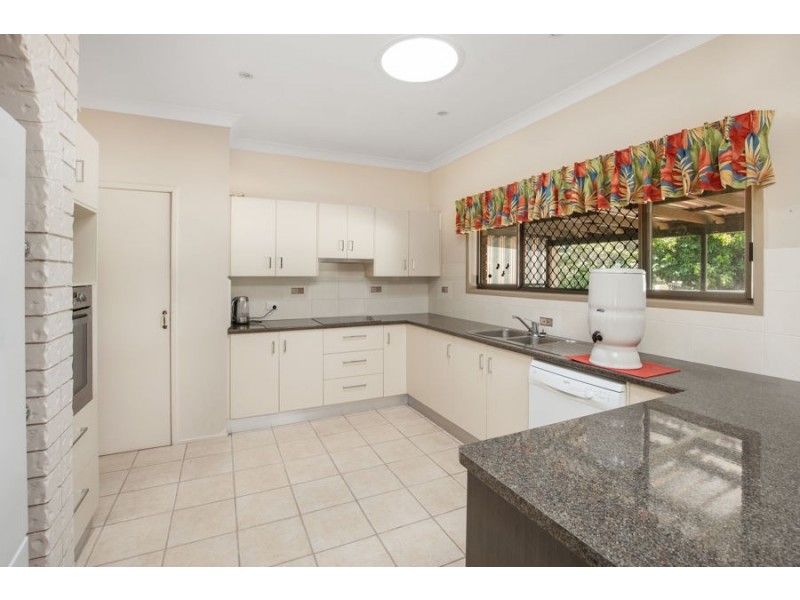 9 Luckona Crt, Southside QLD 4570