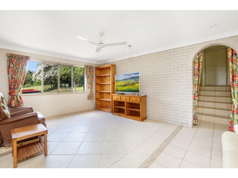 9 Luckona Crt, Southside QLD 4570