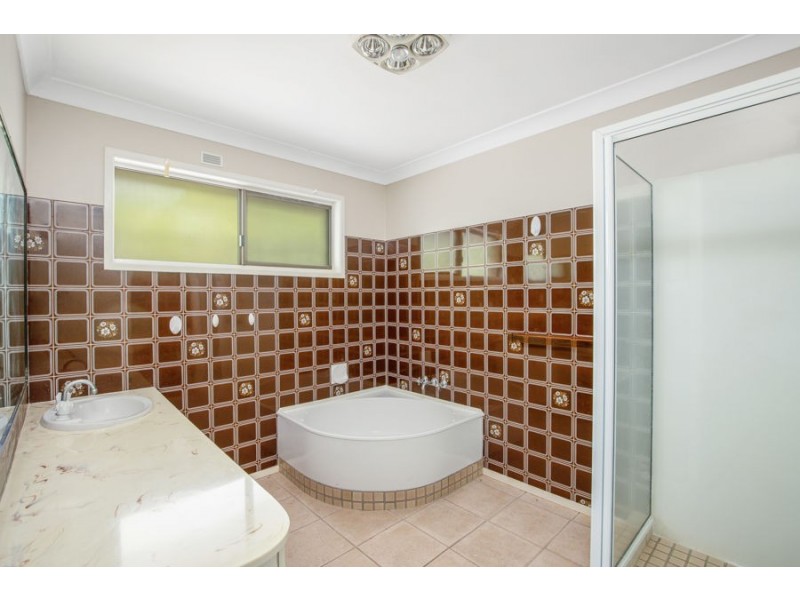 9 Luckona Crt, Southside QLD 4570