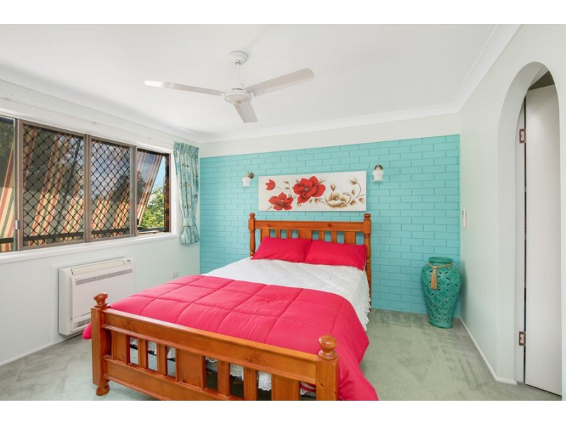 9 Luckona Crt, Southside QLD 4570