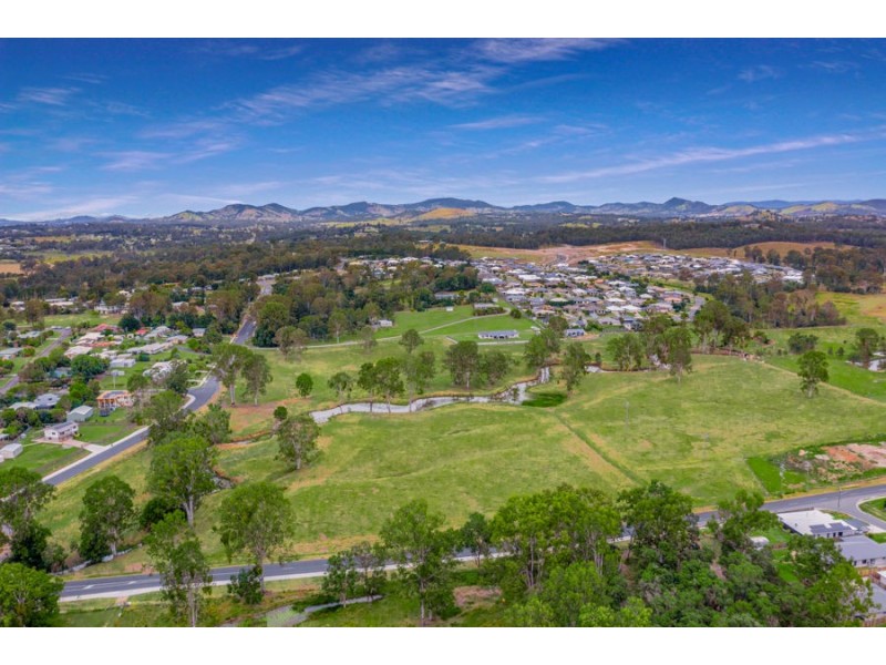 1 Yorkdale Lane, Jones Hill QLD 4570