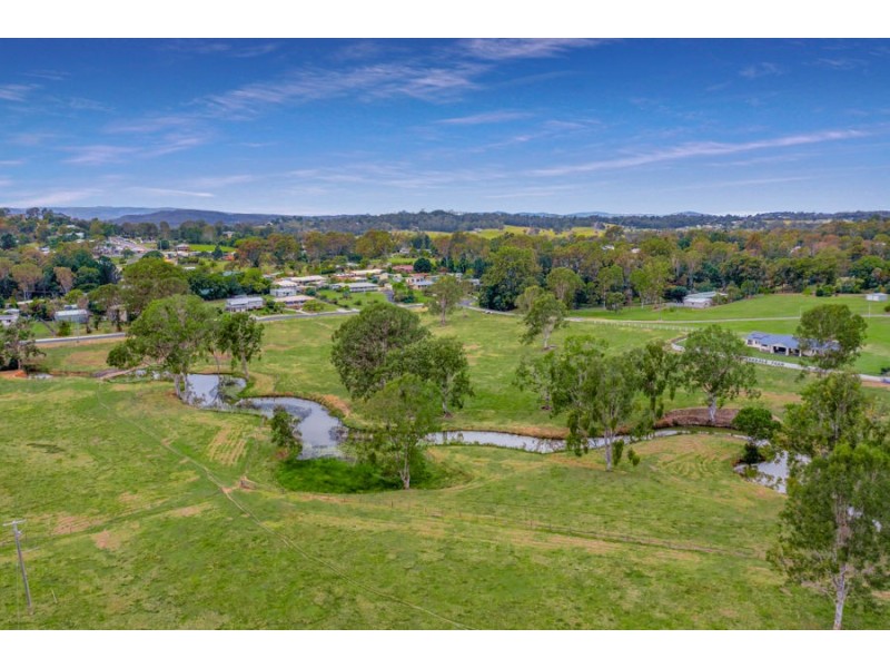 1 Yorkdale Lane, Jones Hill QLD 4570