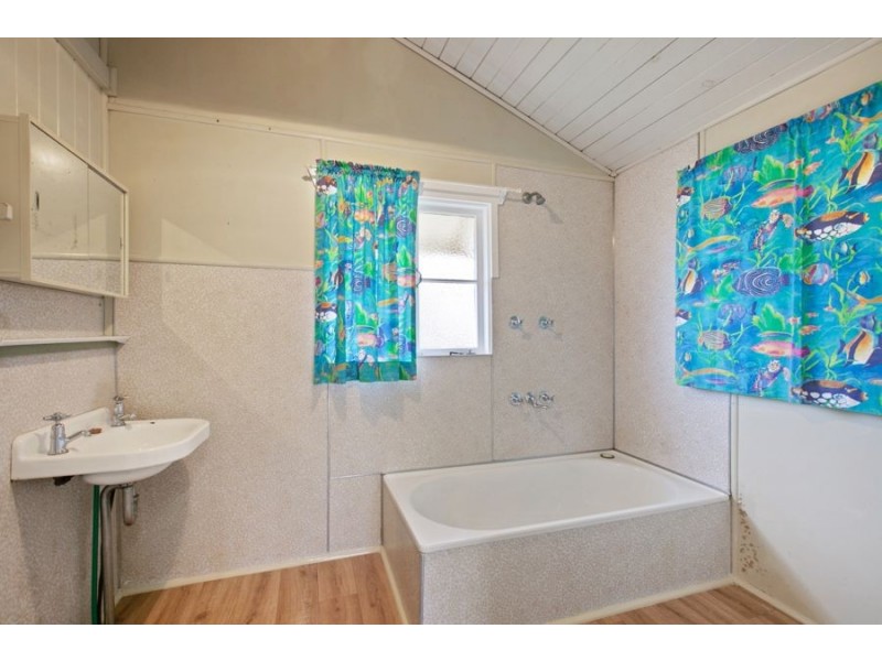 13 Barnes Street, Goomeri QLD 4601