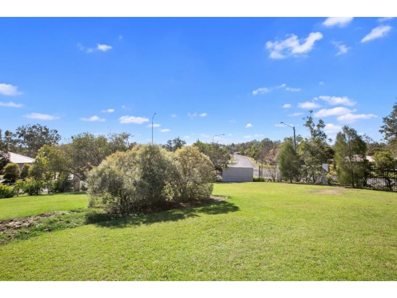 1 Pinnacle Court, Jones Hill QLD 4570