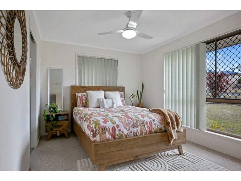 6 Panda Street, Southside QLD 4570