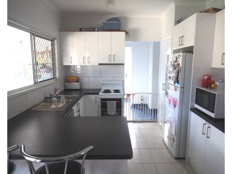 4 Loder Street, Southside QLD 4570