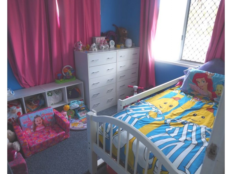 4 Loder Street, Southside QLD 4570