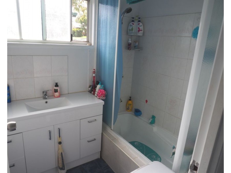 4 Loder Street, Southside QLD 4570