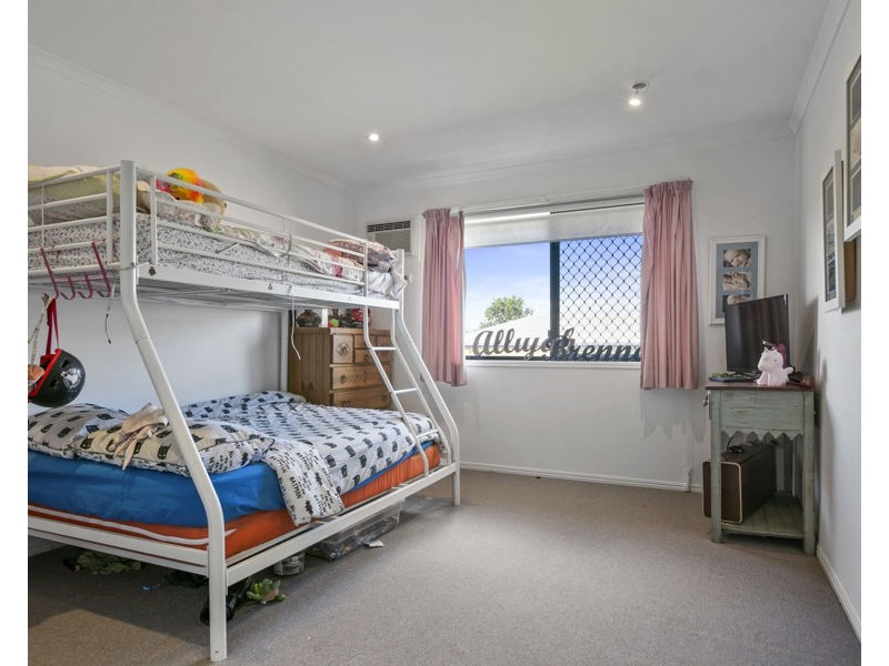 5 Inverness Street, Southside QLD 4570