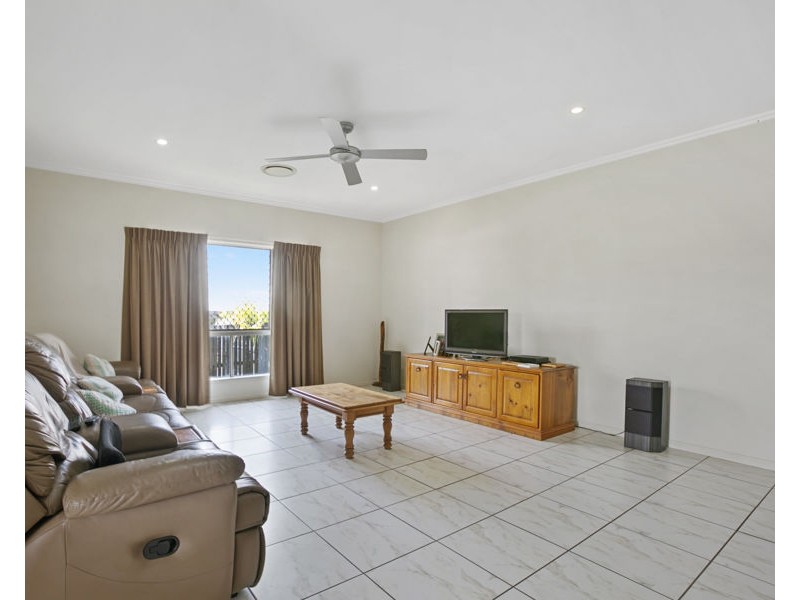 8 Supremacy Place, Jones Hill QLD 4570