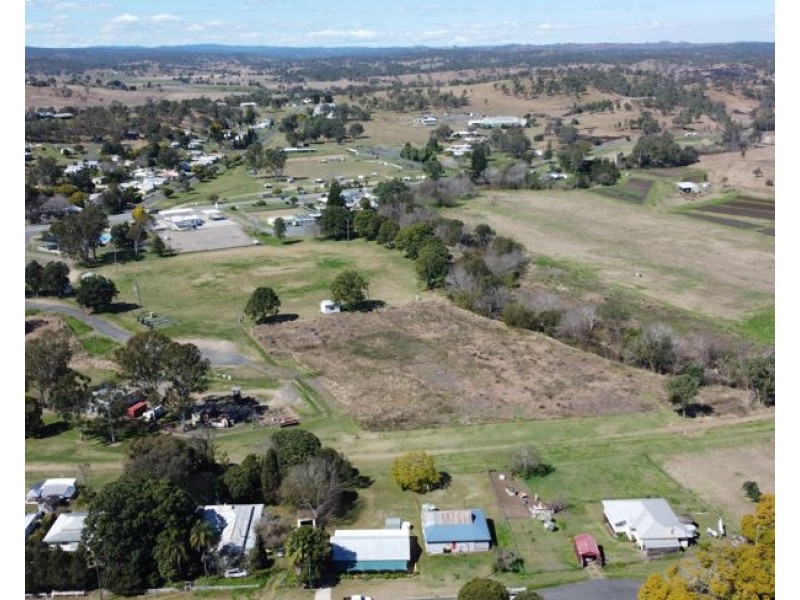 42 Barnes Street, Goomeri QLD 4601
