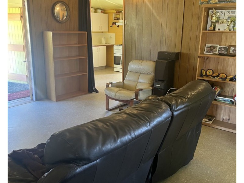 721 Old Goomboorian Road, Veteran QLD 4570