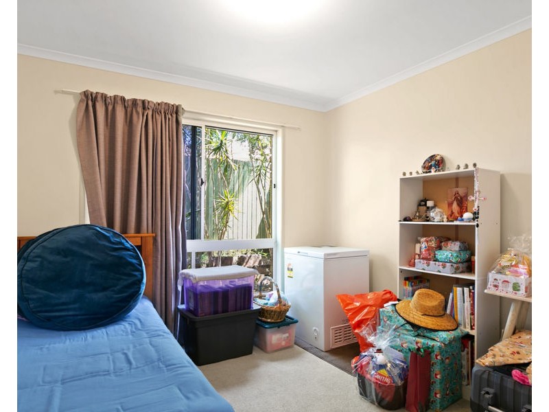 5 Westphal Court, Southside QLD 4570