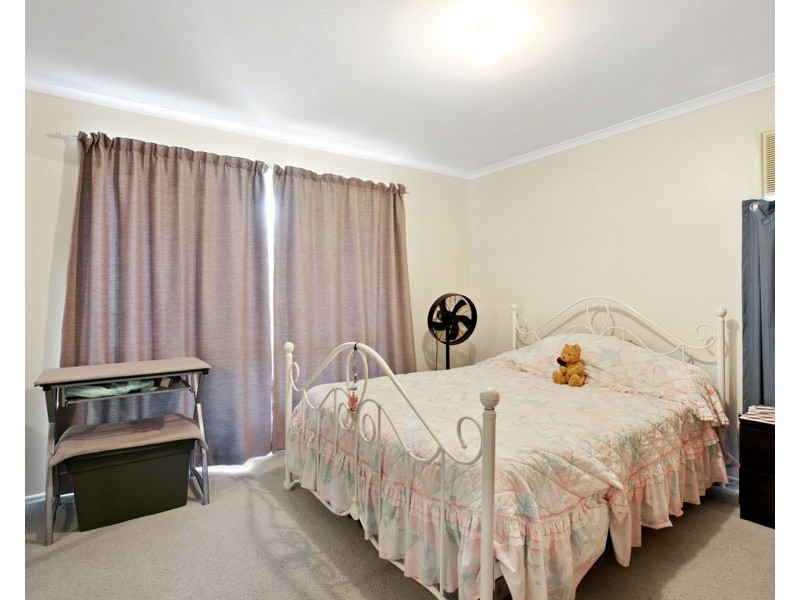 5 Westphal Court, Southside QLD 4570