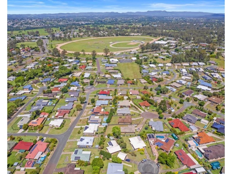 5 Westphal Court, Southside QLD 4570