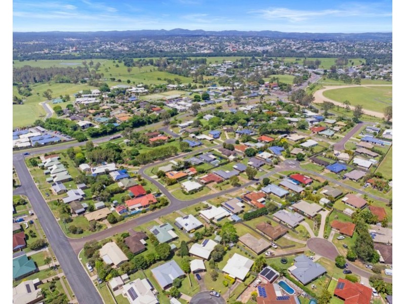 5 Westphal Court, Southside QLD 4570