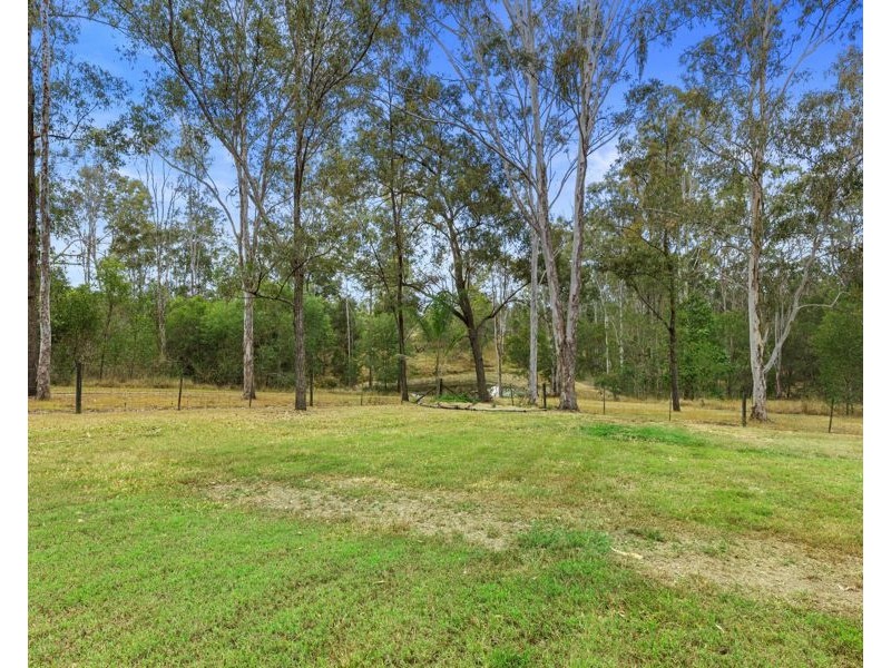 123 Lawson Road, Jones Hill QLD 4570