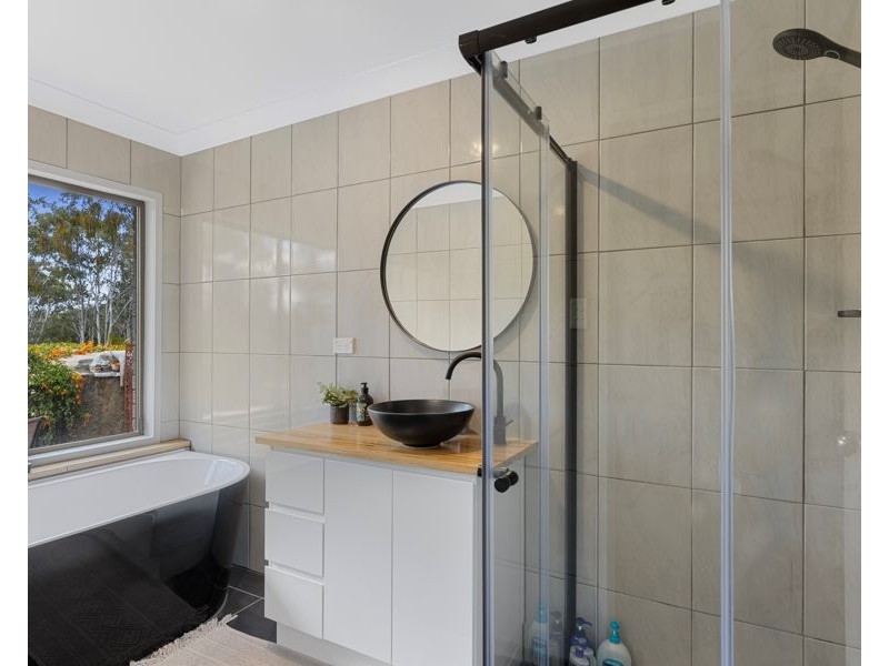 123 Lawson Road, Jones Hill QLD 4570