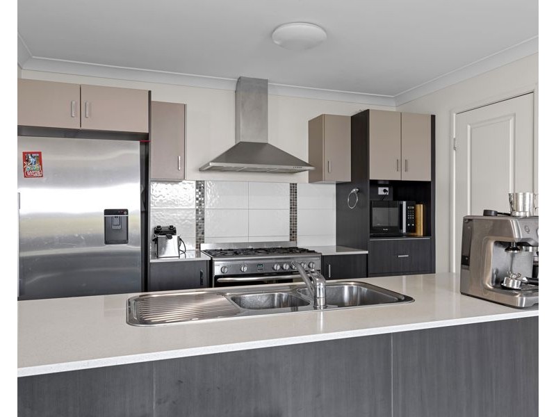 5 Parkview Close, Southside QLD 4570